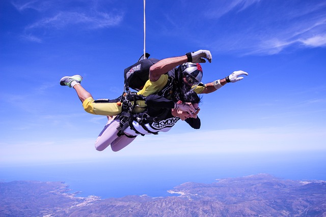 7 najlepszych miejsca na świecie do praktykowania skydivingu